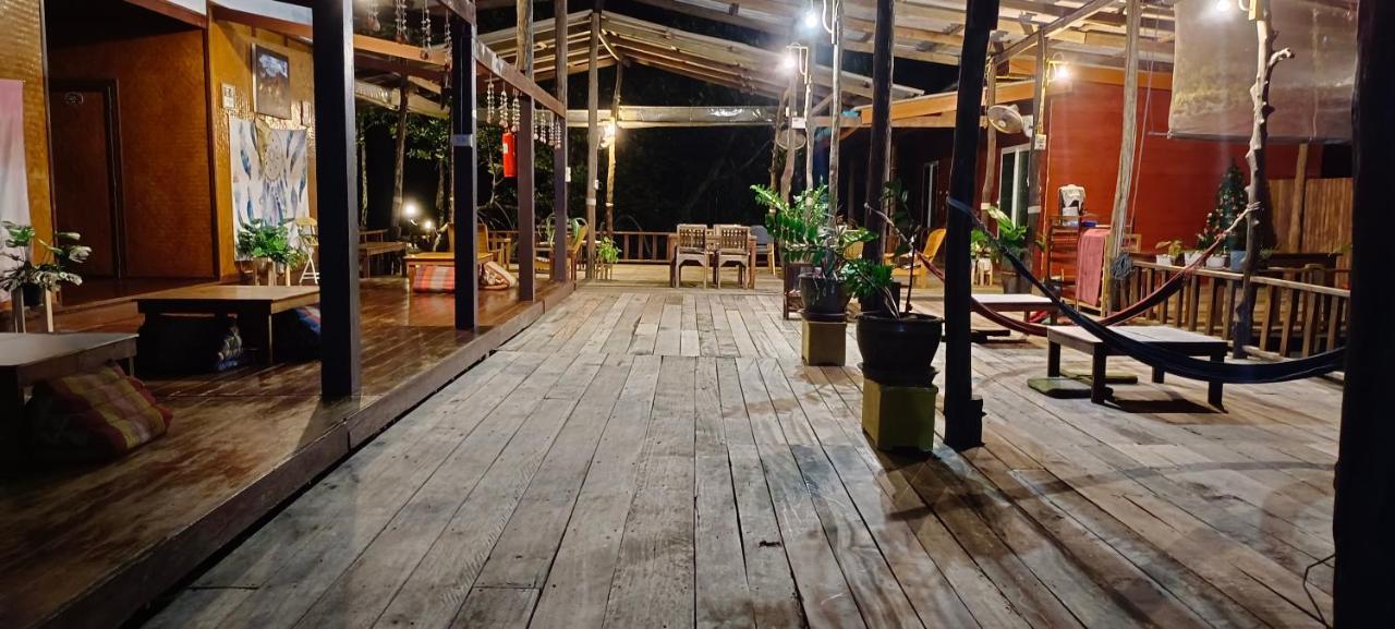 Ta Yai Homestay Ko Kut Exterior photo